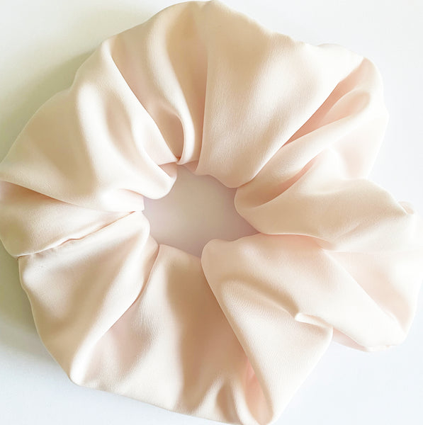 The Peach Jumbo Silk Scrunchie – Good Side